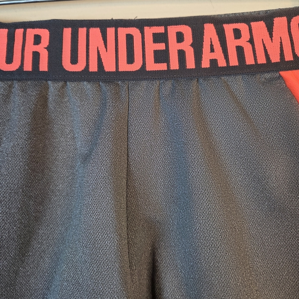 Under Armour Women's Athletic Shorts in Gray and Redv Size Xs - Picture 6 of 7